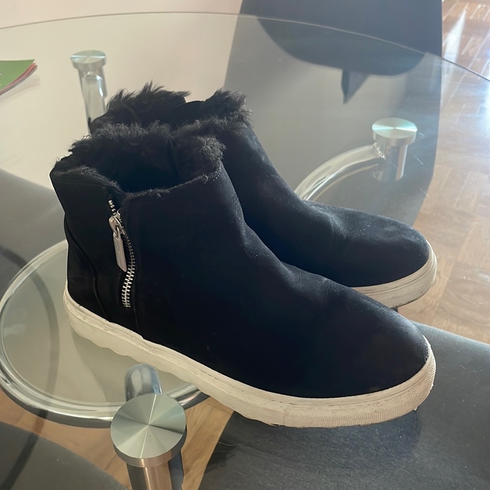Newish J Slides with fur